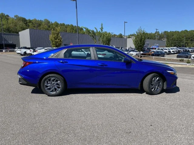 Used 2024 Blue Hyundai SEL image 2