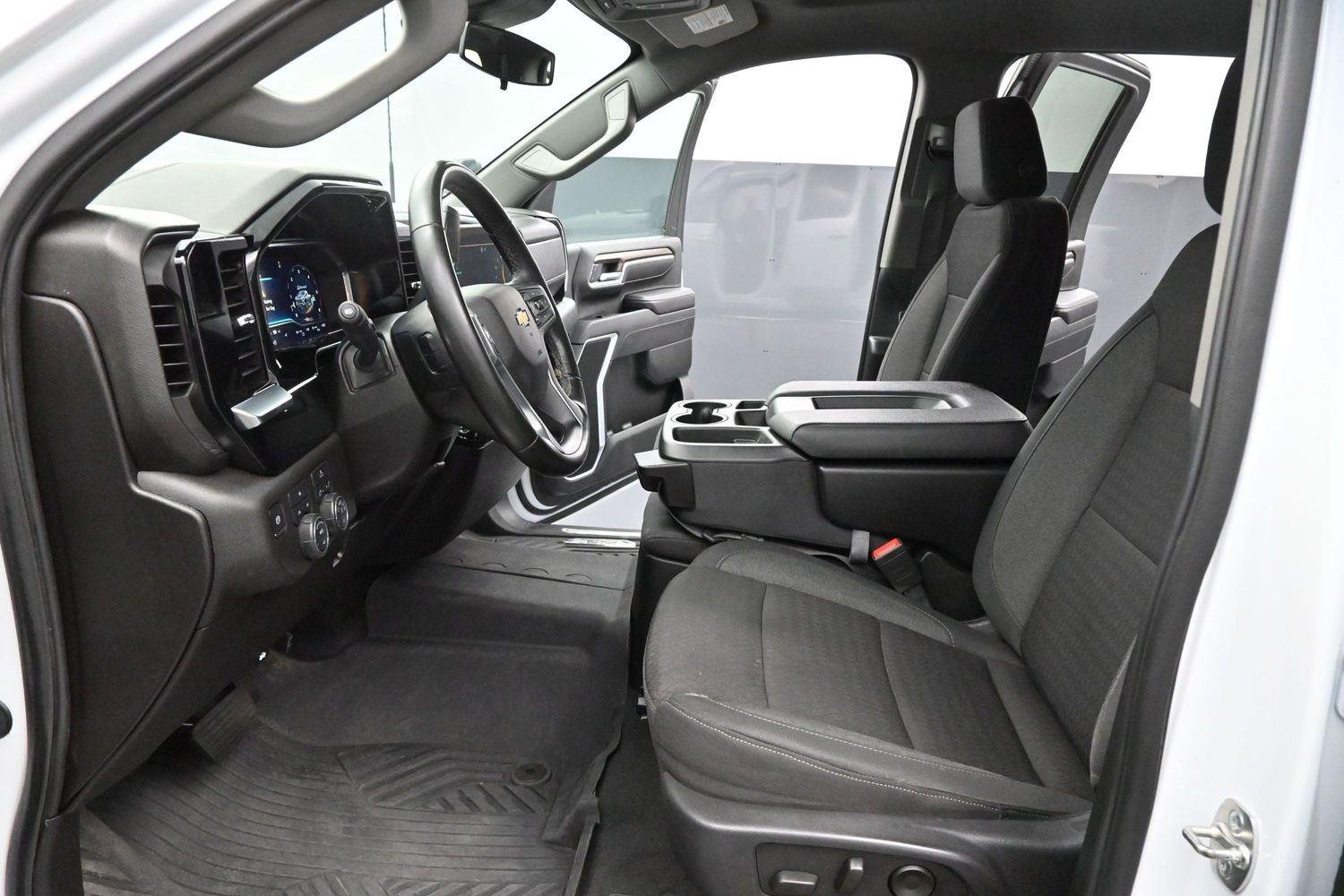 Used 2025 Summit White Chevrolet LT image 12