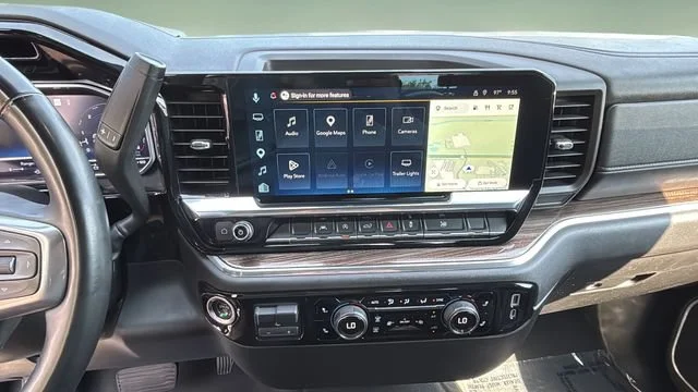 Used 2025 Summit White Chevrolet LT image 27