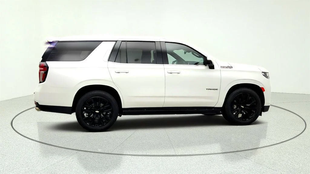Used 2023 Iridescent Pearl Tricoat Chevrolet 4WD 4dr High Country w/ Deluxe Pkg, 22