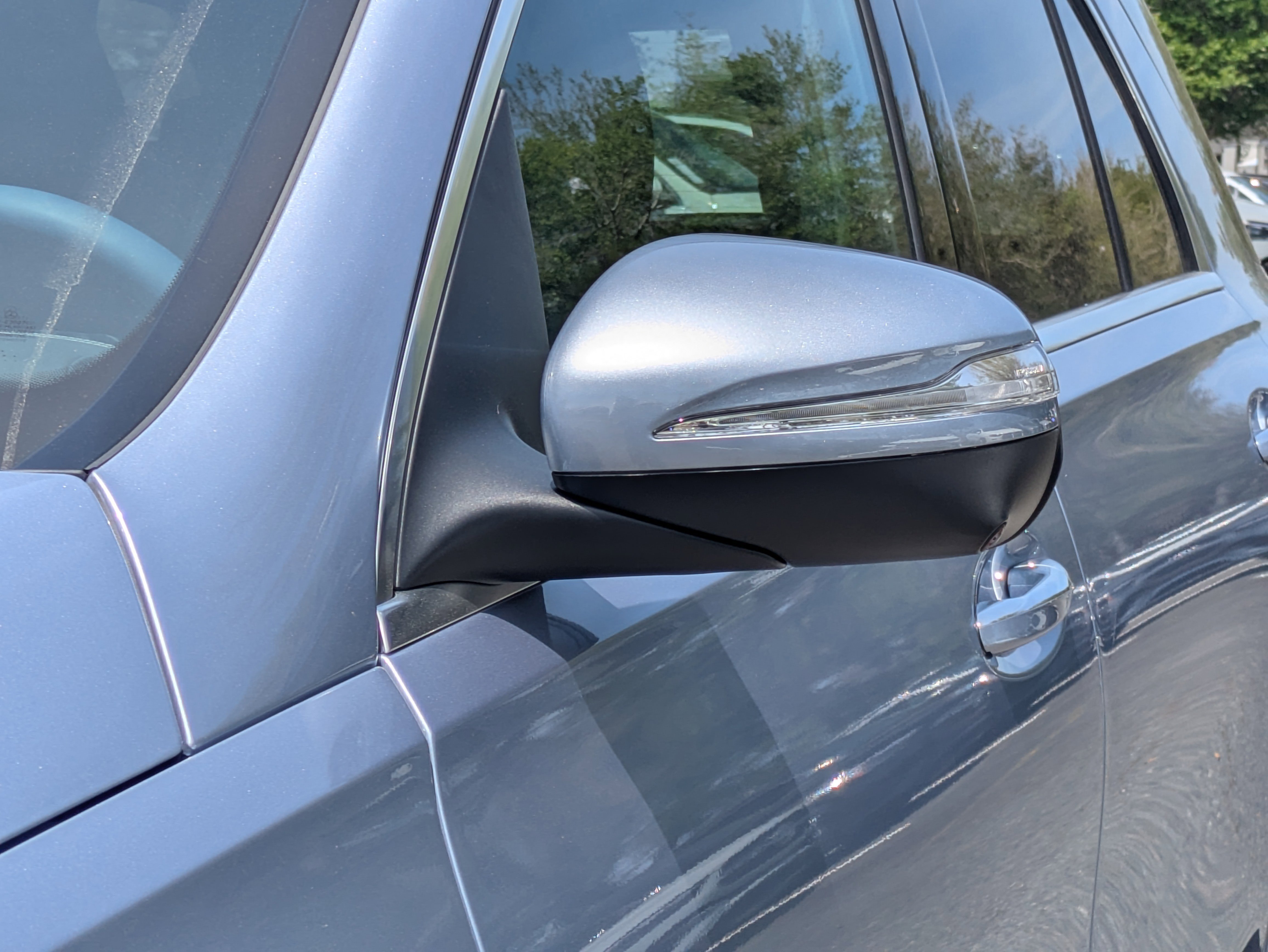 New 2026 MANUFAKTUR Cote d'Azur Light Blue Metallic Mercedes-Benz GLE 350 image 38
