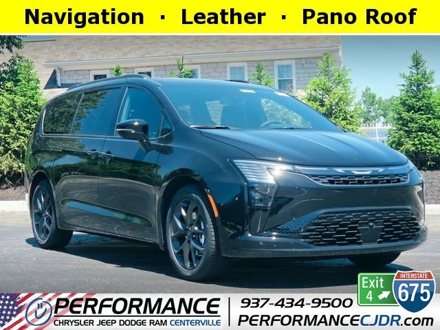2027 Chrysler Pacifica Limited's photo
