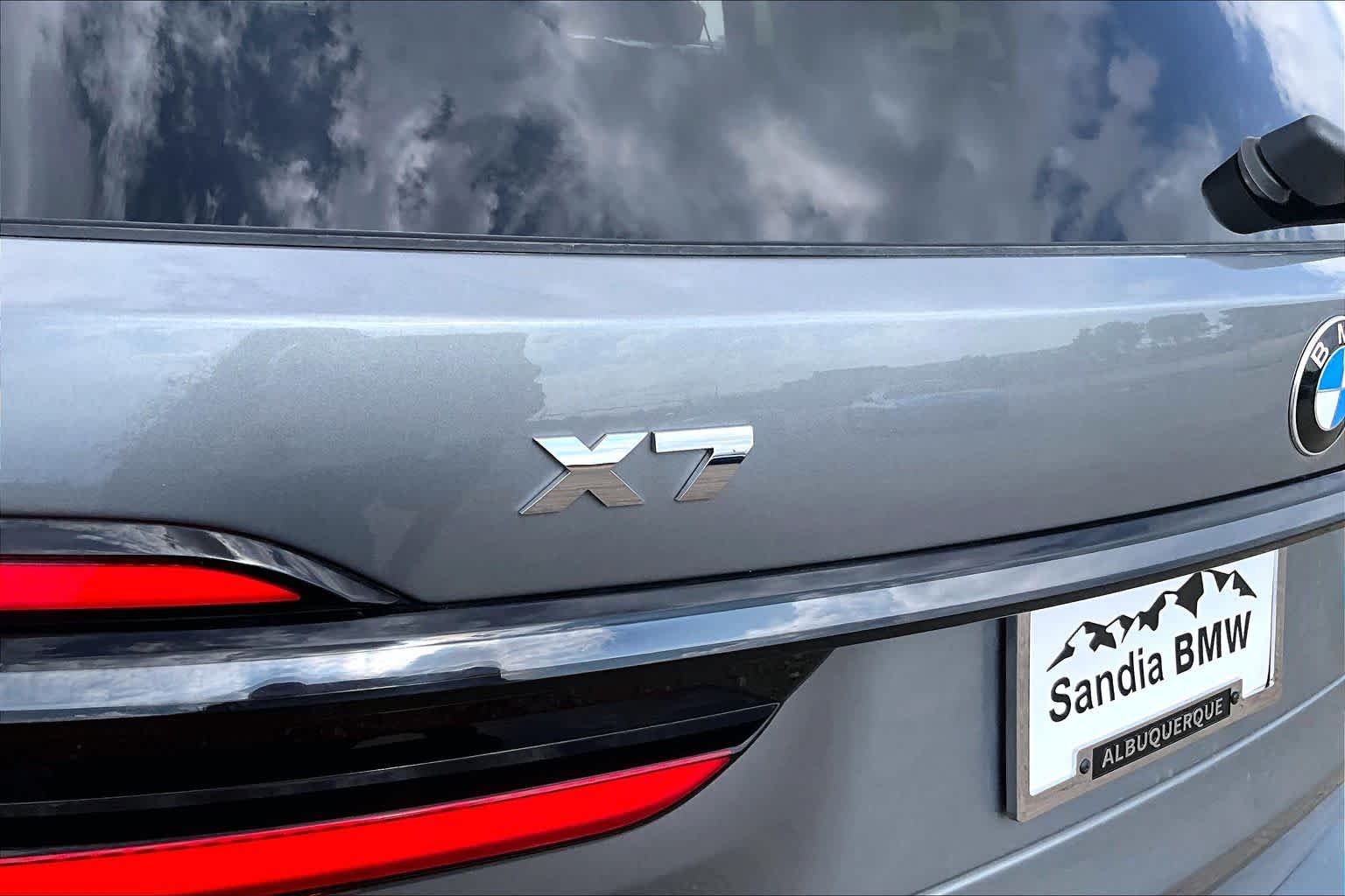 Used 2026 Skyscraper Grey Metallic BMW M60i image 28
