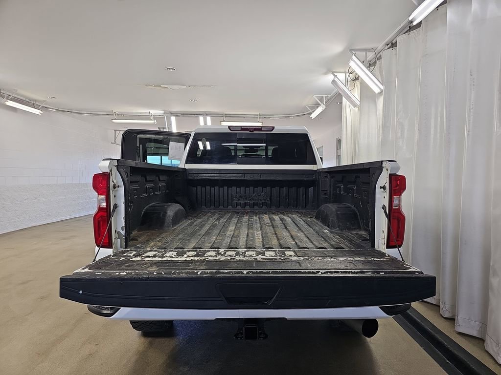 Used 2022 Summit White Chevrolet High Country image 15