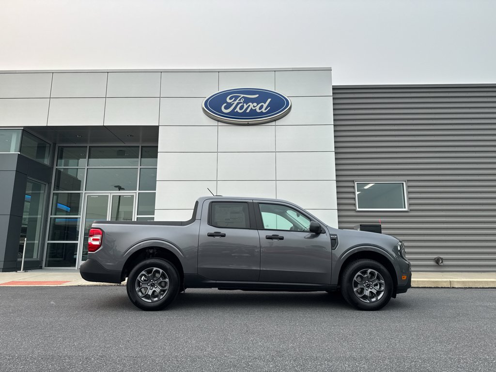 New 2026 Carbonized Gray Metallic Ford XLT image 2