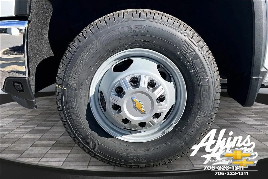 New 2026 Summit White Chevrolet Work Truck image 18