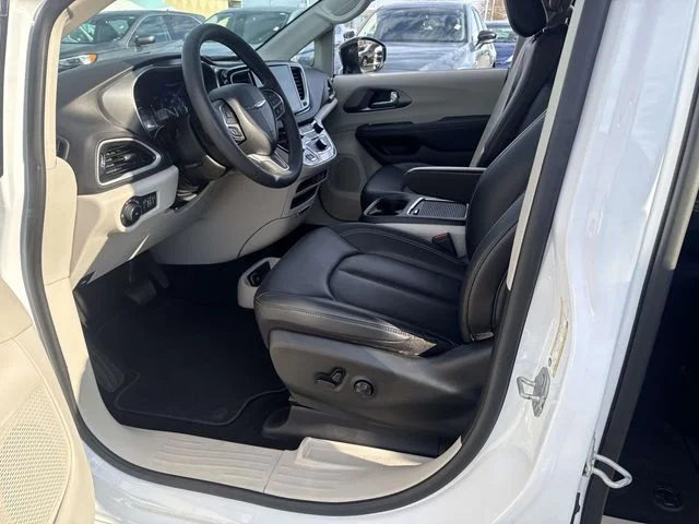 2024 Chrysler Pacifica Touring L - Photo 23