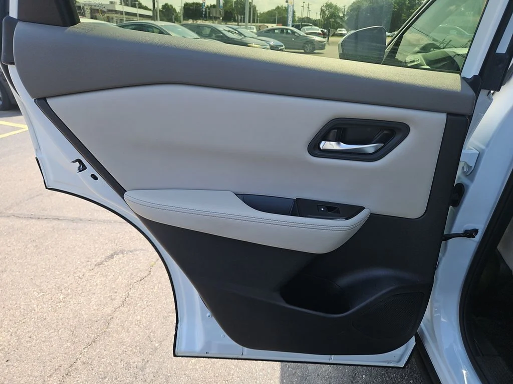 Used 2025 White Nissan SV image 19
