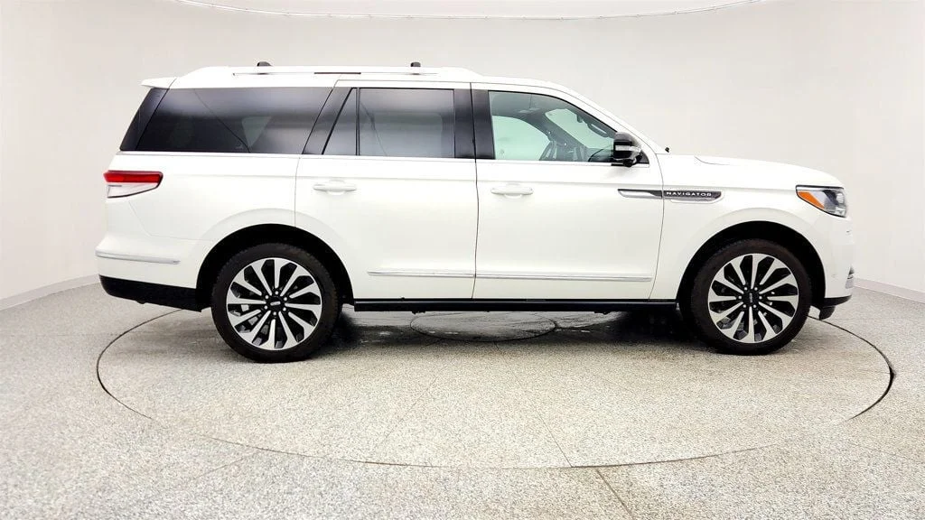 Used 2024 Pristine White Metallic Tri-Coat Lincoln Reserve 4x4 w/ Equipment 201A, HD Trailer Tow Pkg & 22