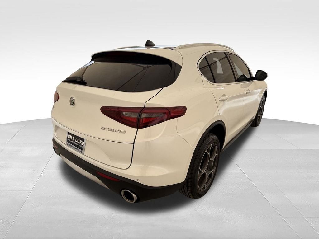 Used 2018 White Alfa Romeo Ti image 10