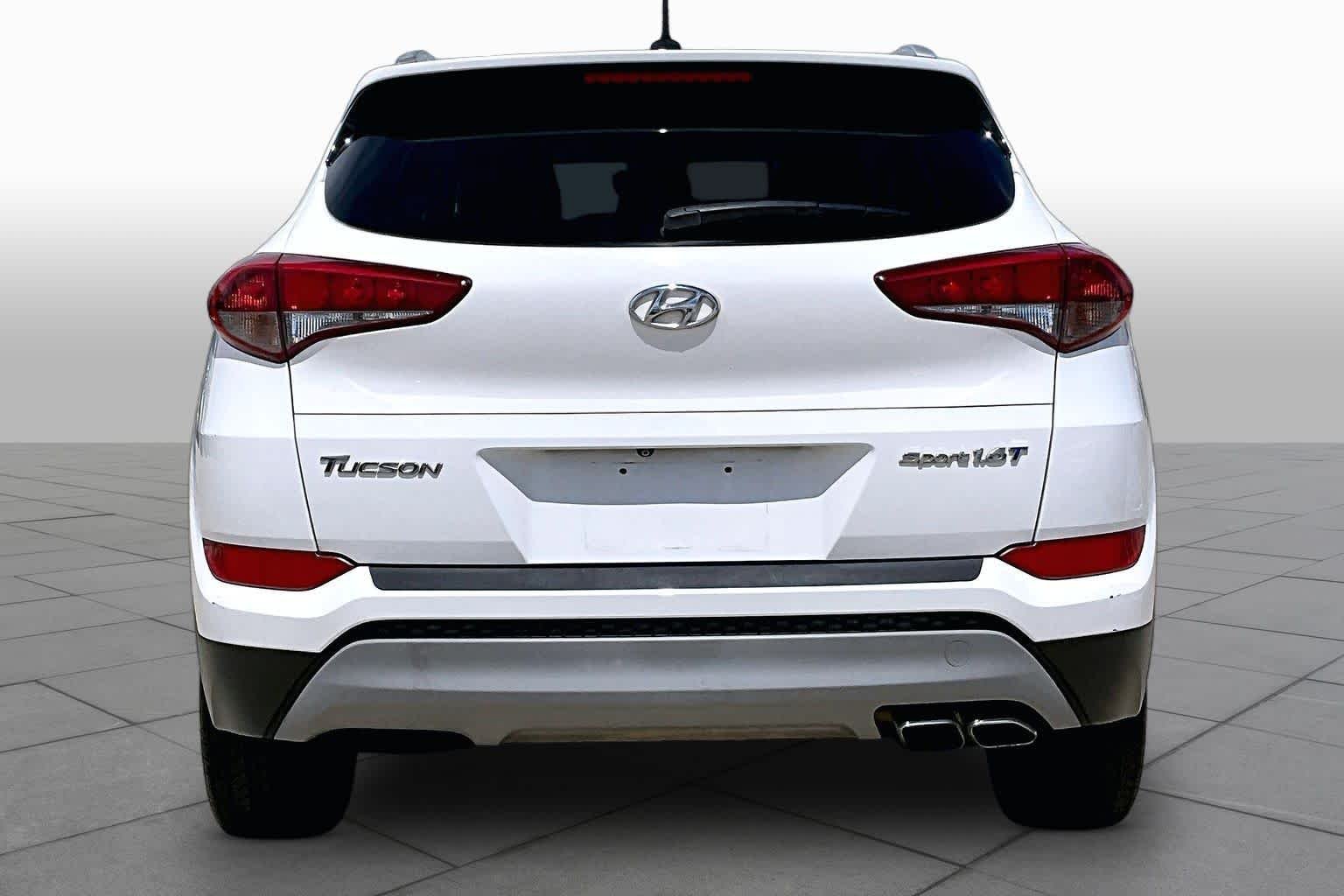 Used 2017 Dazzling White Hyundai Sport image 5