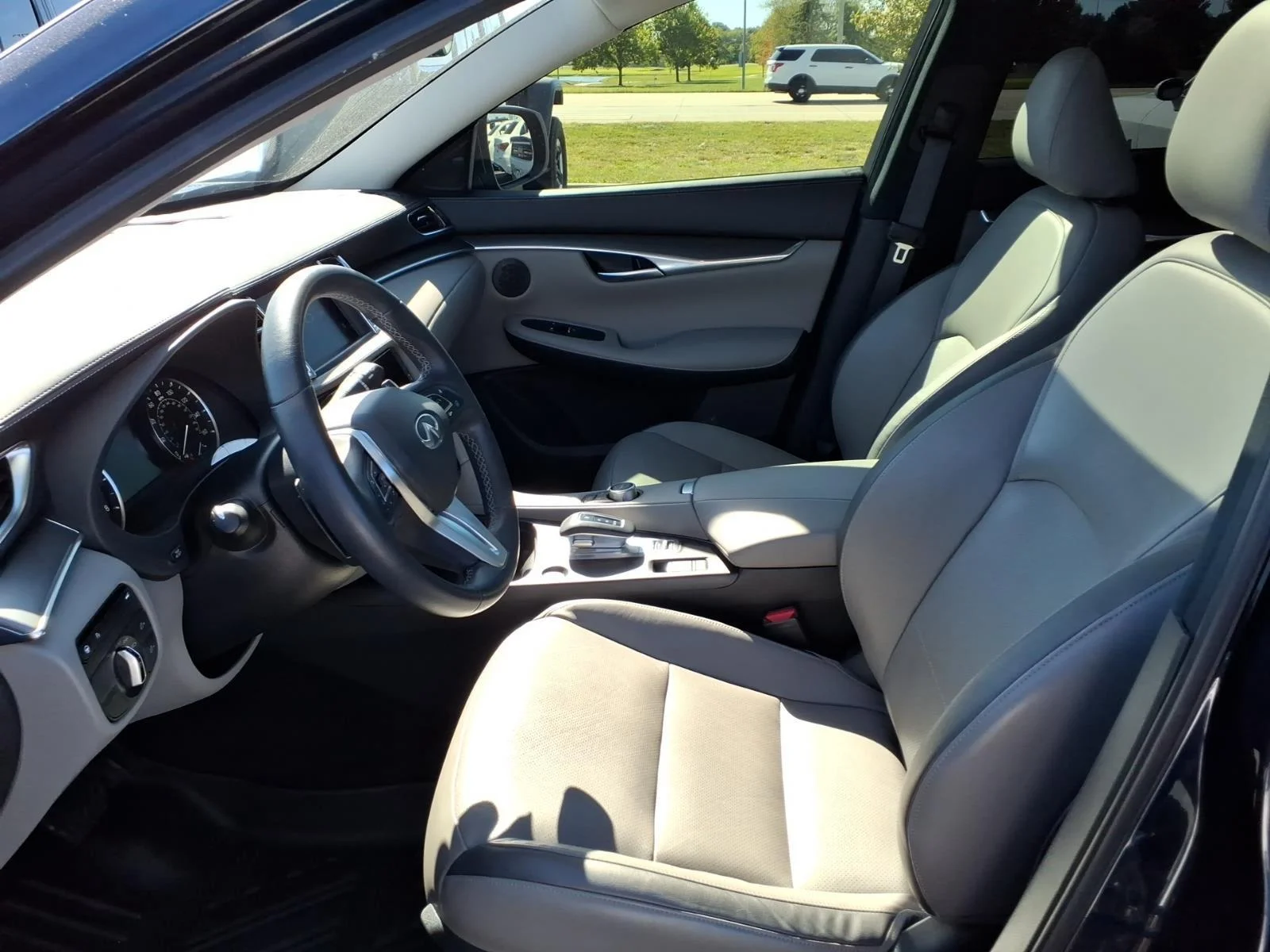 Used 2024 Hermosa Blue INFINITI LUXE image 26