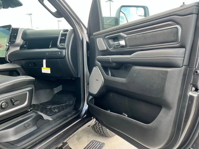New 2026 Granite Crystal Metallic Clear-Coat Exterior Paint RAM Laramie image 22