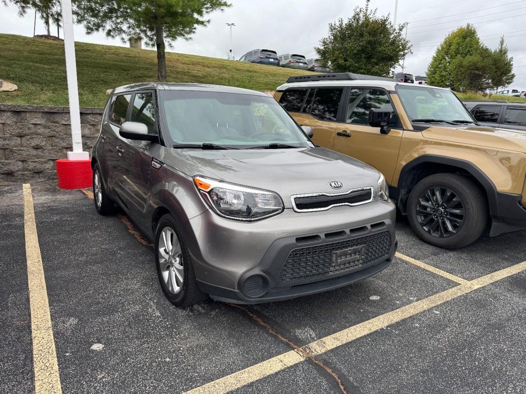 Used 2015 Gray Kia Plus image 2