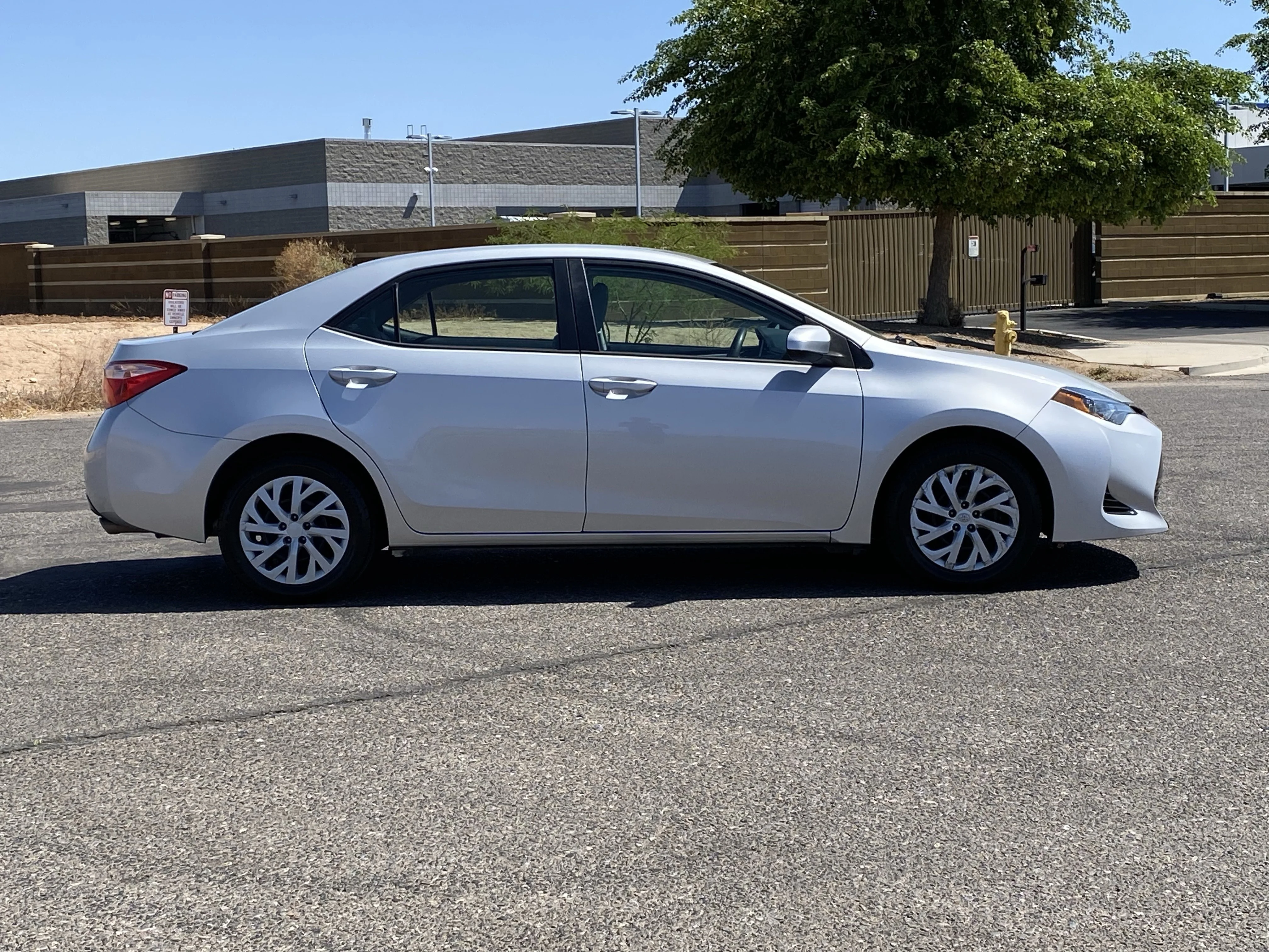 Used 2018 Toyota Corolla LE with VIN 2T1BURHE6JC074094 for sale in Surprise, AZ