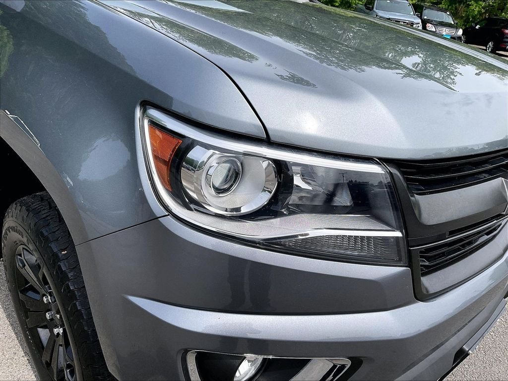 Used 2018 Gray Chevrolet Z71 image 30
