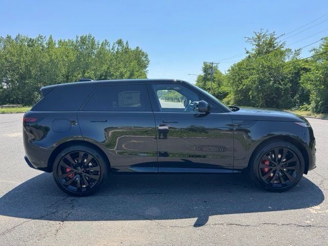 New 2026 Santorini Black Land Rover Dynamic SE image 6