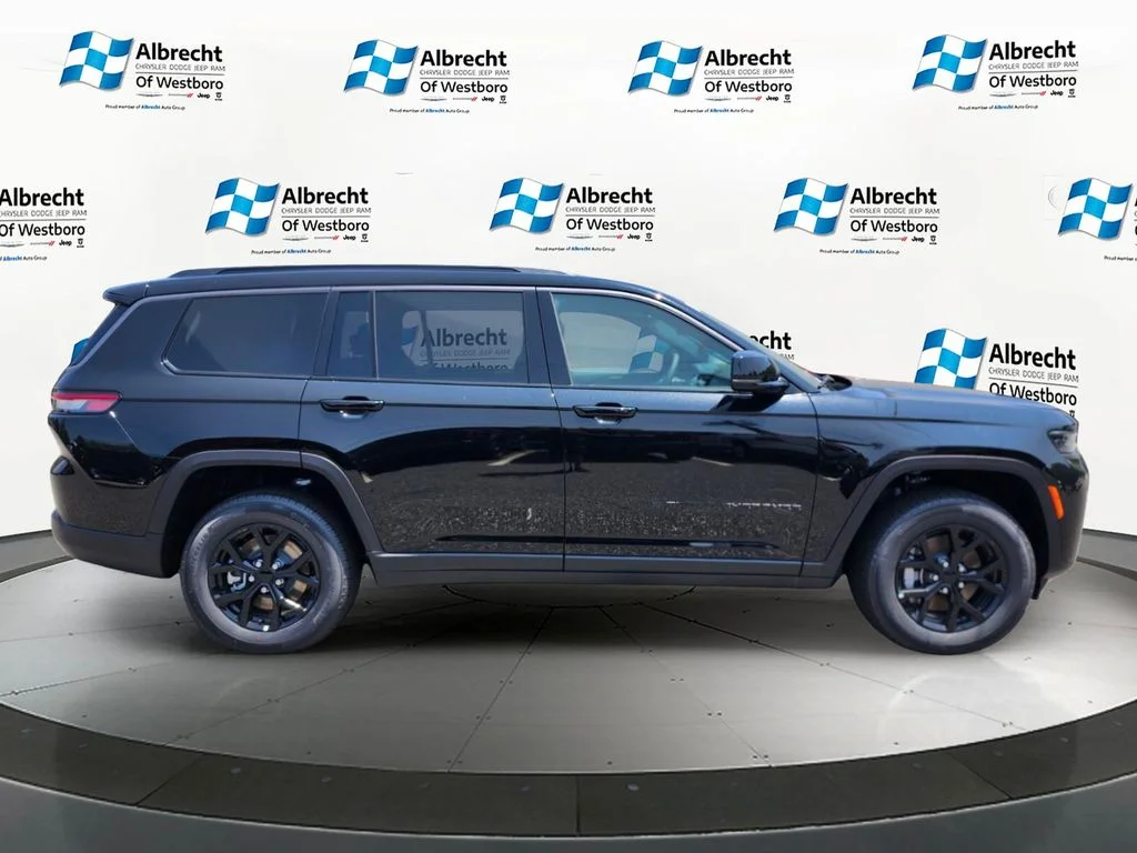 New 2026 Diamond Black Crystal Pearl-Coat Exterior Paint Jeep Altitude image 6
