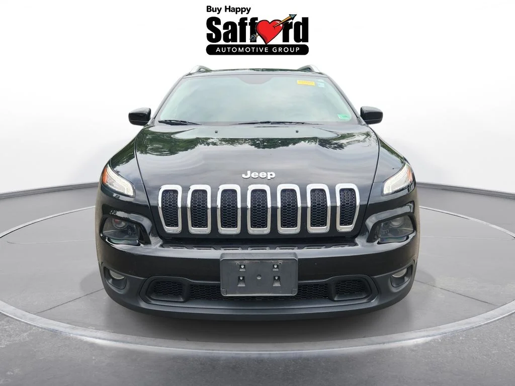 Used 2015 Black Jeep Latitude image 4