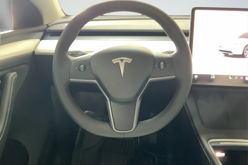 2024 Tesla Model Y Long Range - Photo 13