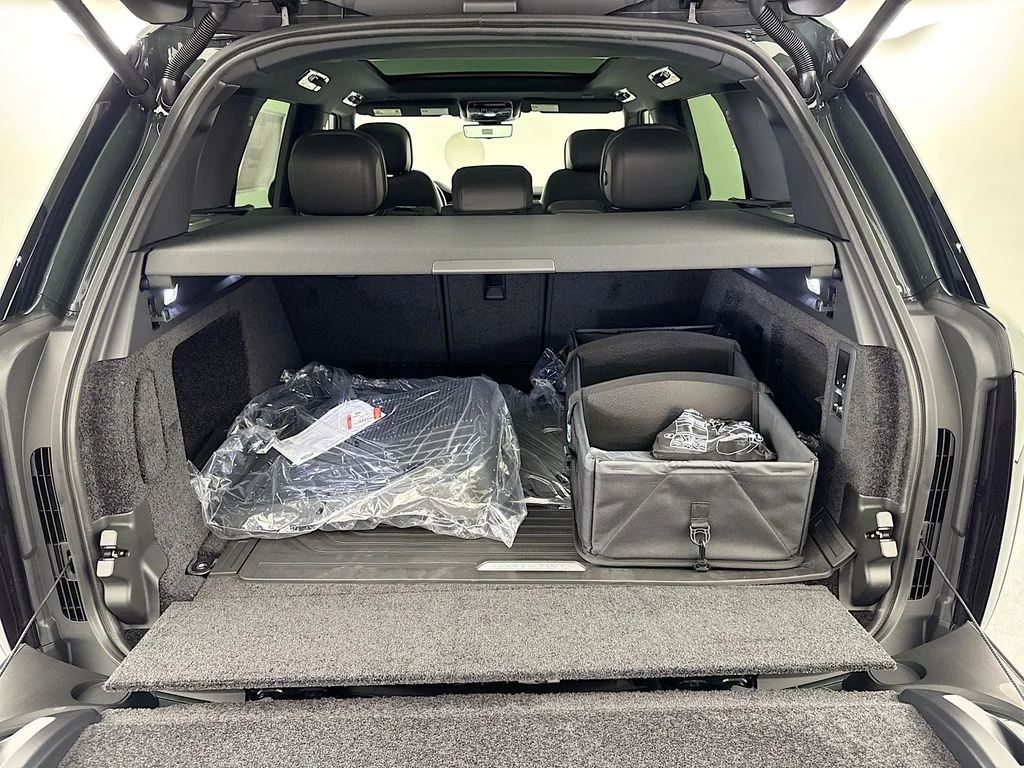 New 2026 Belgravia Green Land Rover SE image 27