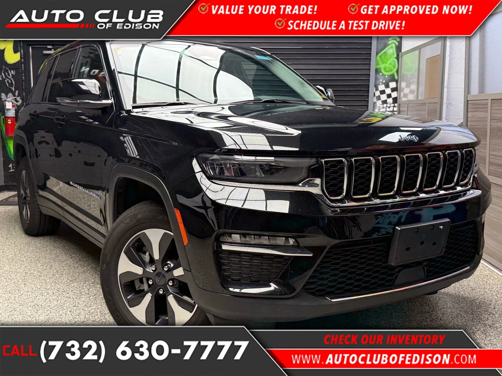 Used 2024 Diamond Black Crystal Pearl Coat (pxj) Jeep 4xe image 1