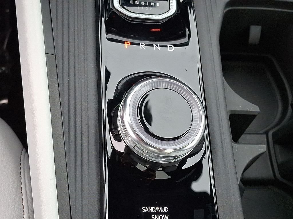 New 2026 Diamond Black Crystal Pearlcoat Jeep Limited image 11