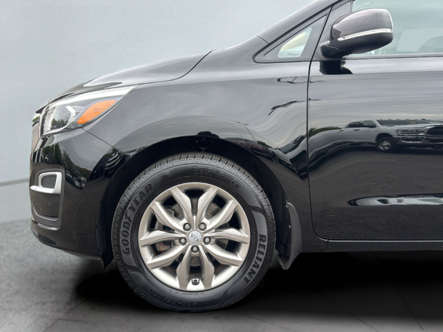 Used 2020 Black Kia EX image 37