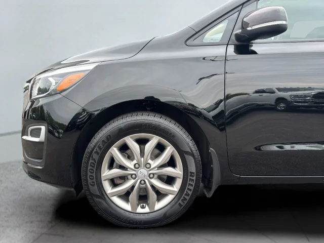 Used 2020 Black Kia EX image 37