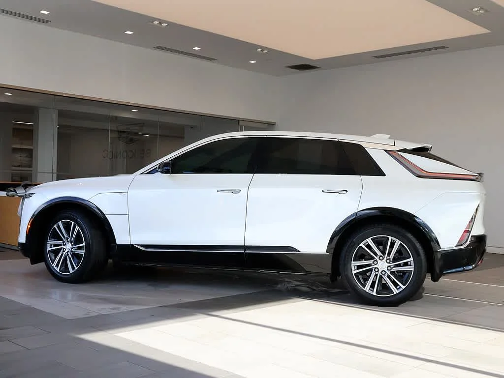Certified 2024 Cadillac LYRIQ Luxury 1 with VIN 1GYKPPRL4RZ115407 for sale in Libertyville, IL