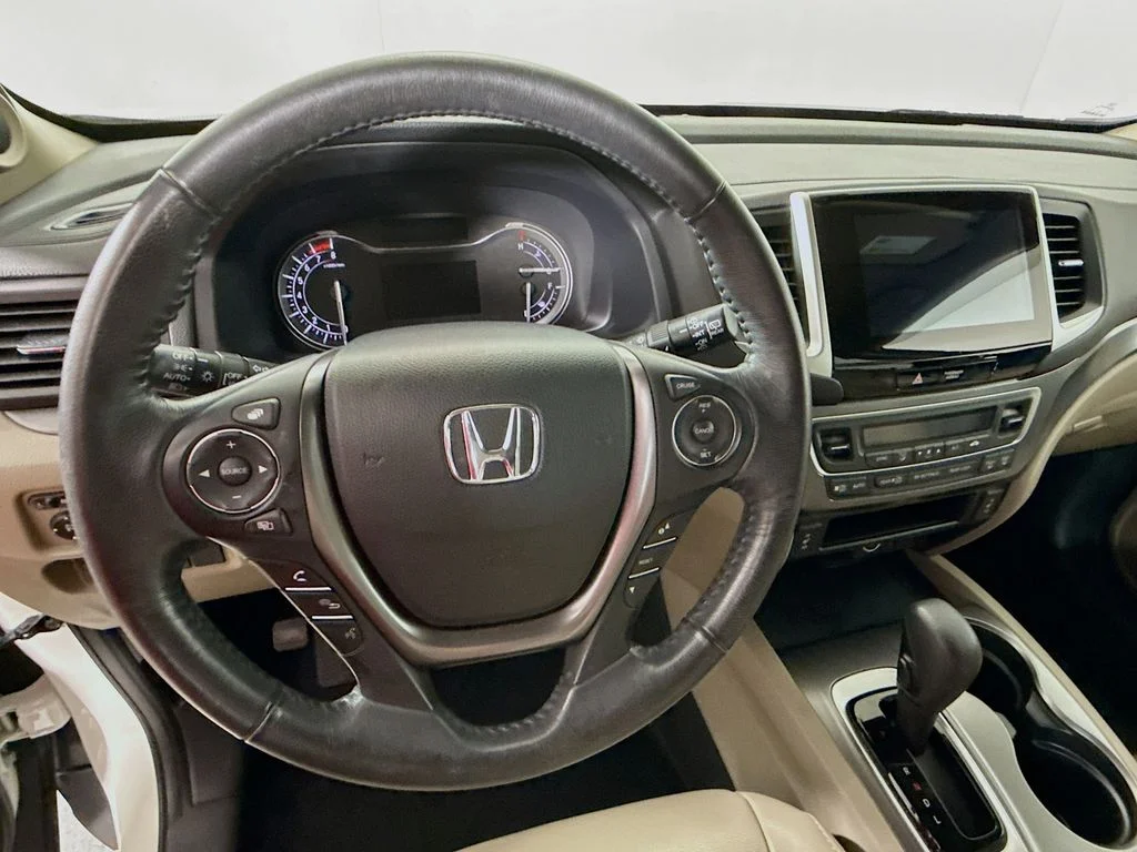 Used 2017 White Diamond Pearl Honda EX-L image 11