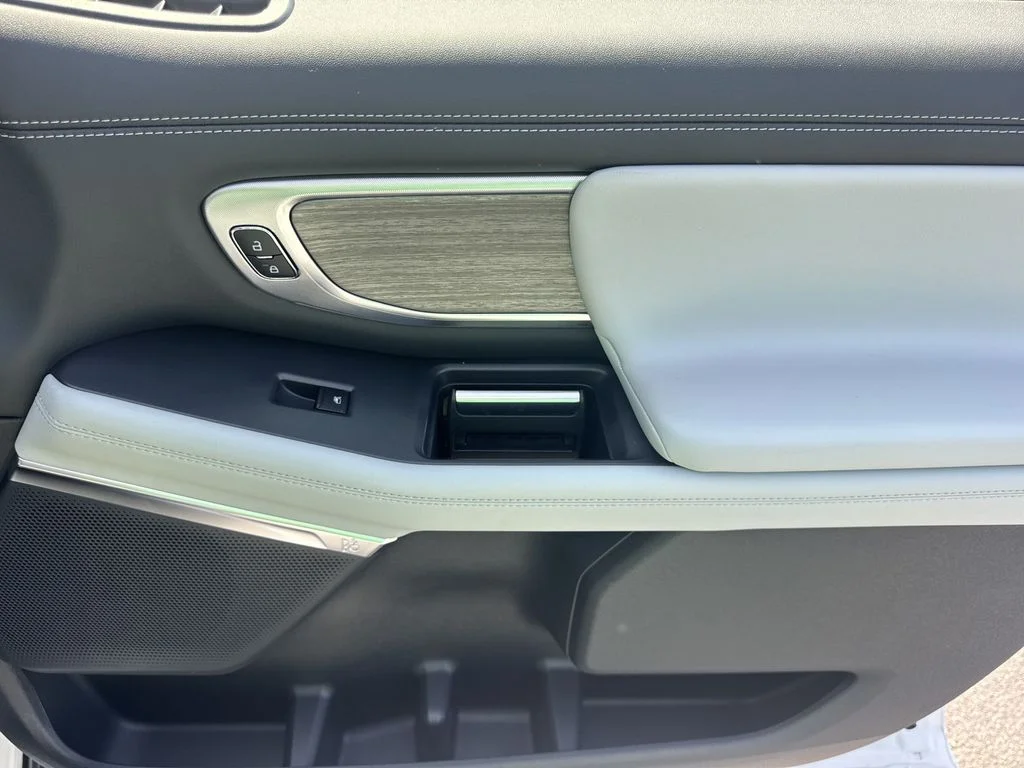 New 2027 White Ford Platinum image 14
