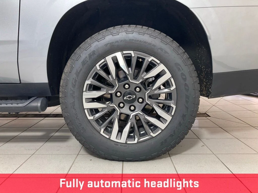 Used 2025 Gray Chevrolet Z71 image 29