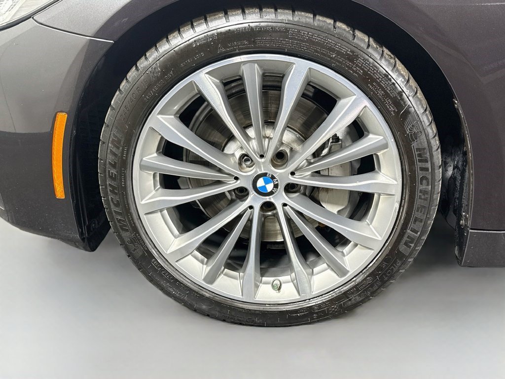 Used 2021 Dark Graphite Metallic BMW 530i image 34