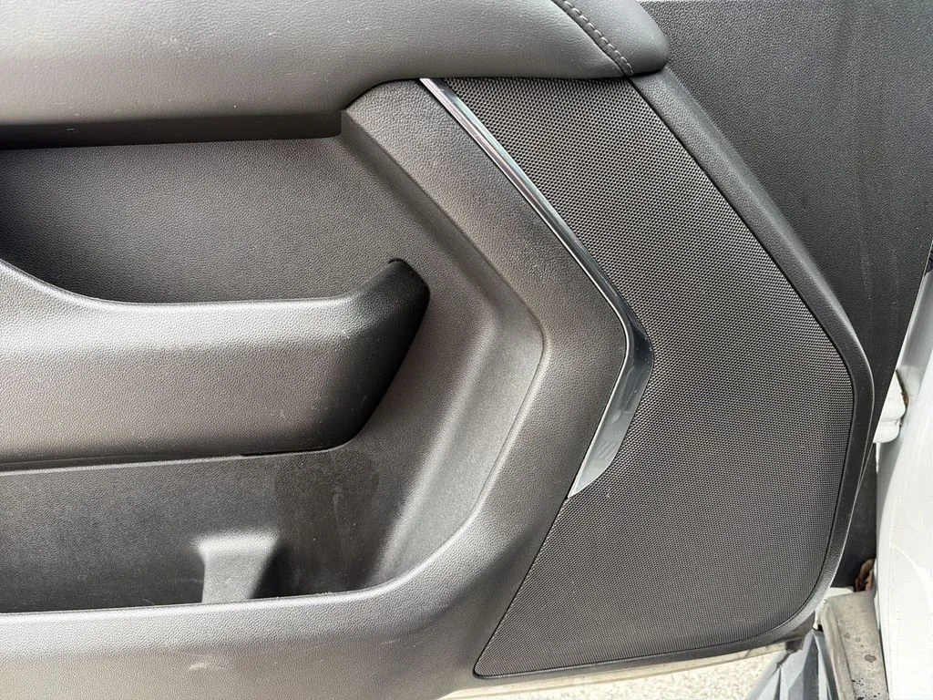 Used 2022 White GMC SLE image 25