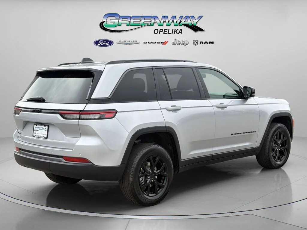 New 2026 Silver Zynith Exterior Paint Jeep Altitude image 7