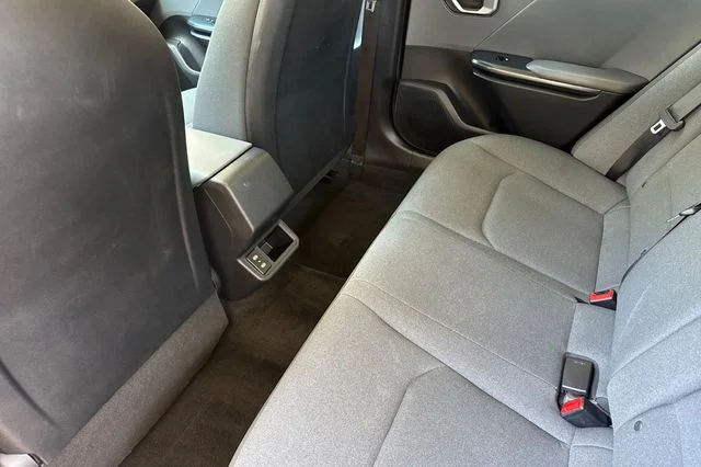 2025 Kia K4 LXS - Photo 13