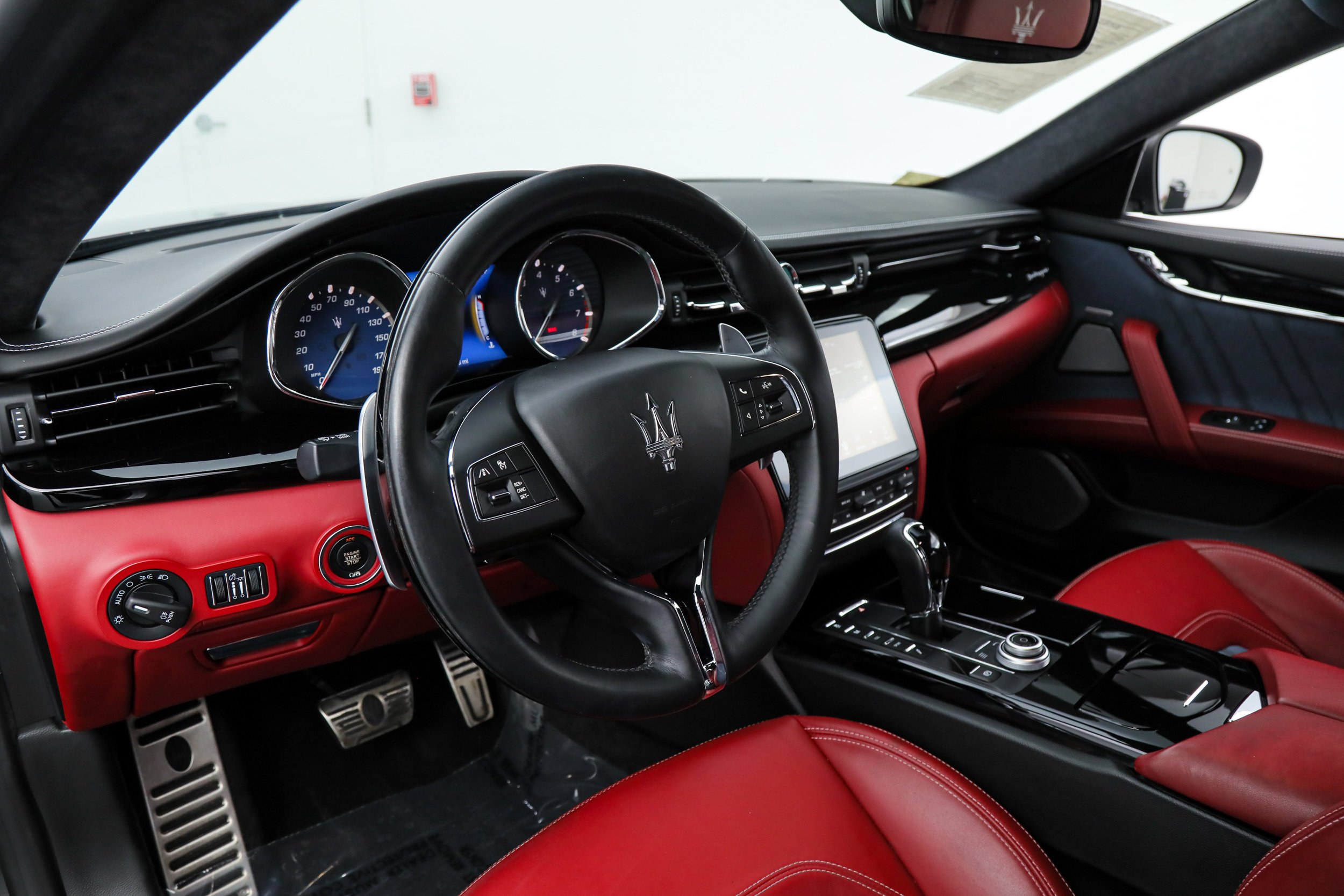 Used 2018 Black Maserati S Q4 GranLusso image 16