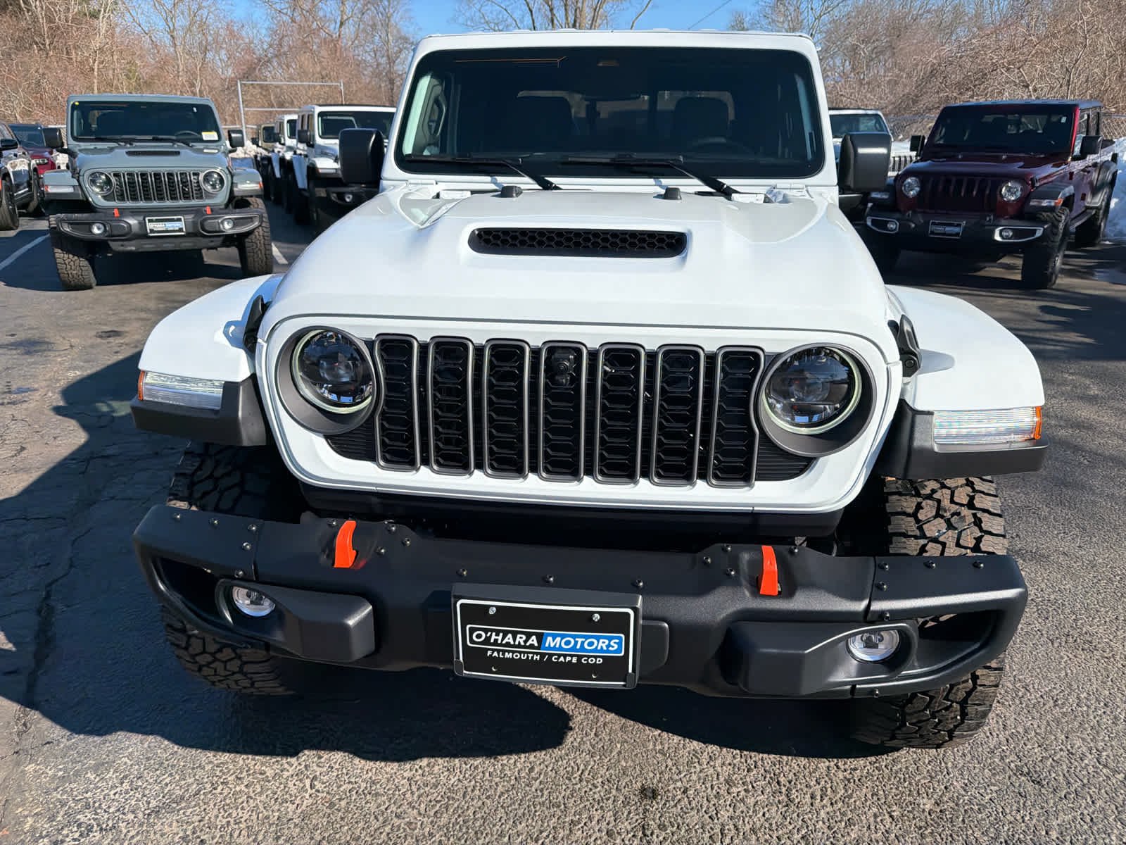 New 2026 Bright White Clear-Coat Exterior Paint Jeep Mojave X image 2