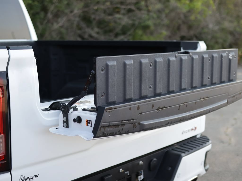 Used 2023 SUMMIT WHITE GMC AT4 image 34