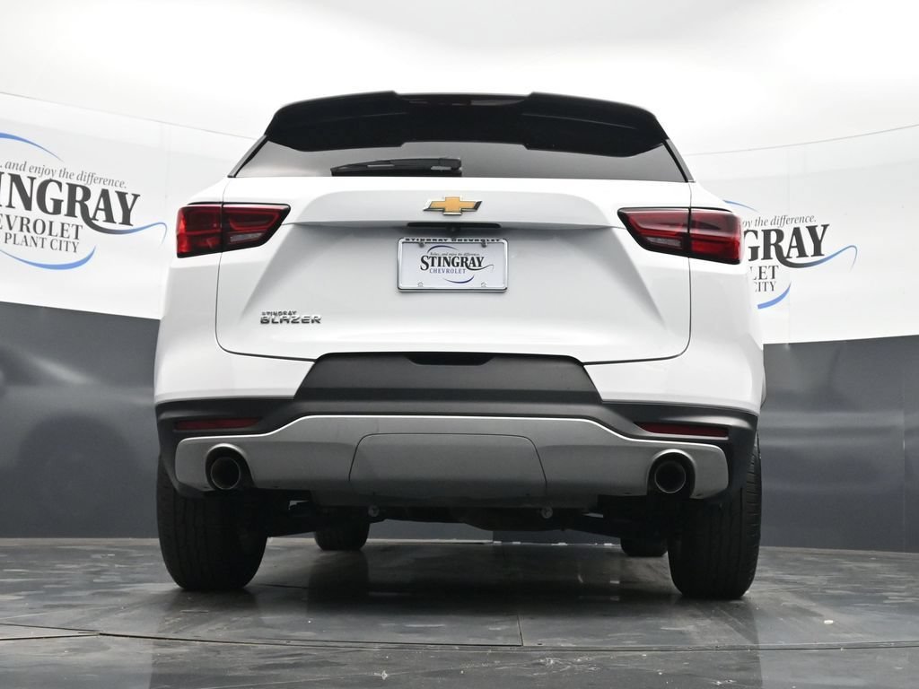 Used 2025 Summit White Chevrolet 2LT image 34