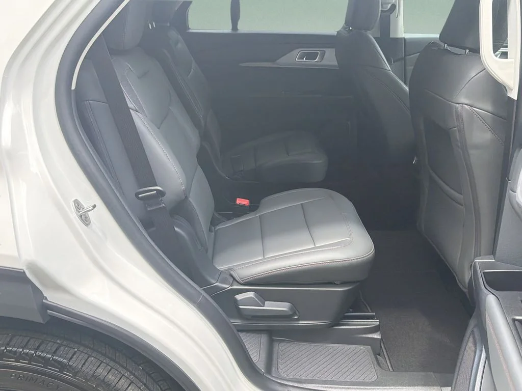 New 2026 Star White Metallic Tri-Coat Ford Active image 60