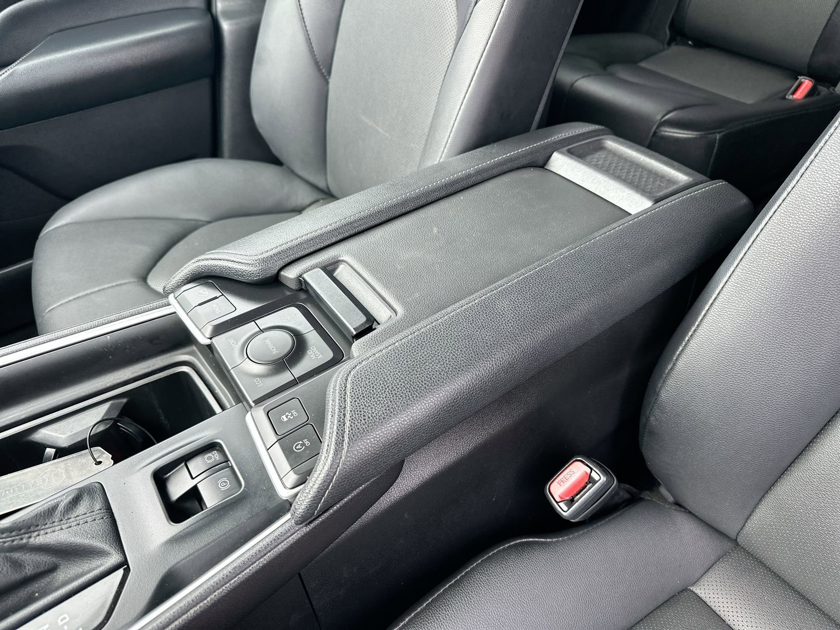 Used 2024 Wind Chill Pearl Toyota XLE image 20