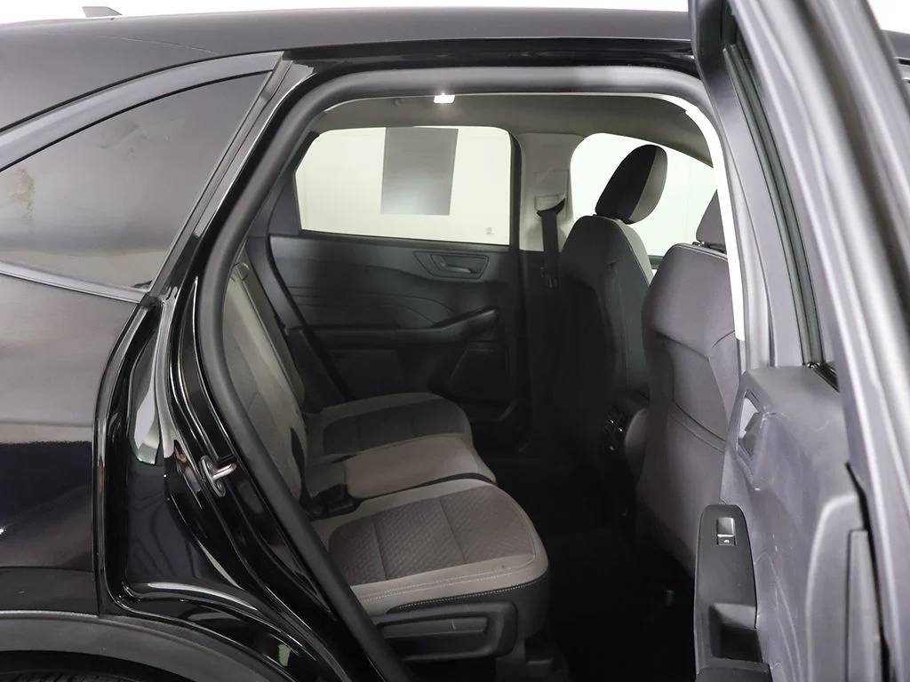 Used 2022 Black Ford SE image 29