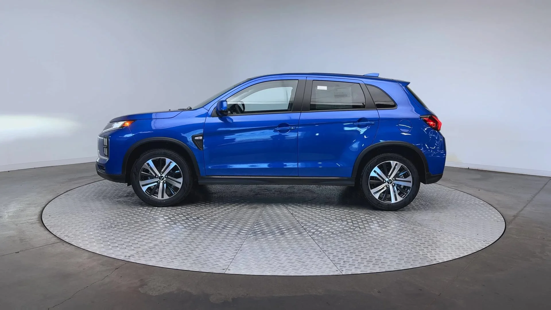 New 2026 Octane Blue Metallic Mitsubishi ES image 5