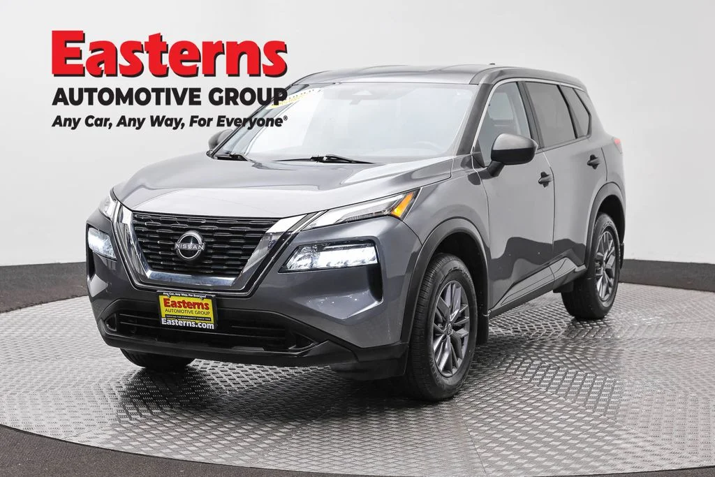 Used 2023 Gray Nissan S image 1