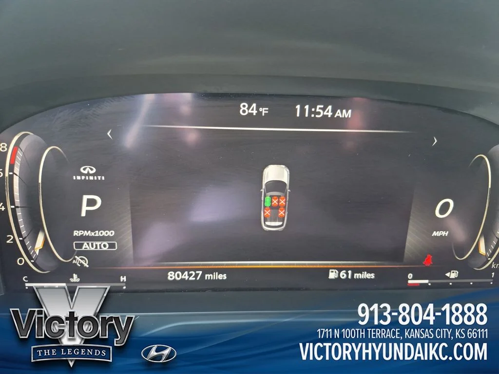 Used 2022 White INFINITI LUXE image 15