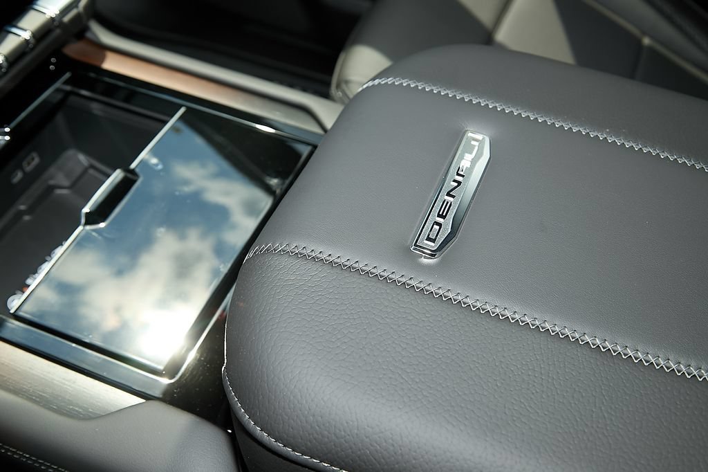 2026 GMC Yukon XL Denali - Photo 31