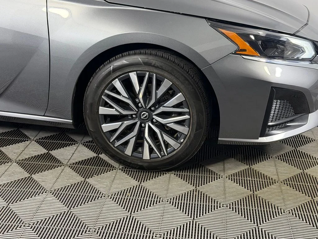 2025 Nissan Altima SV - Photo 13