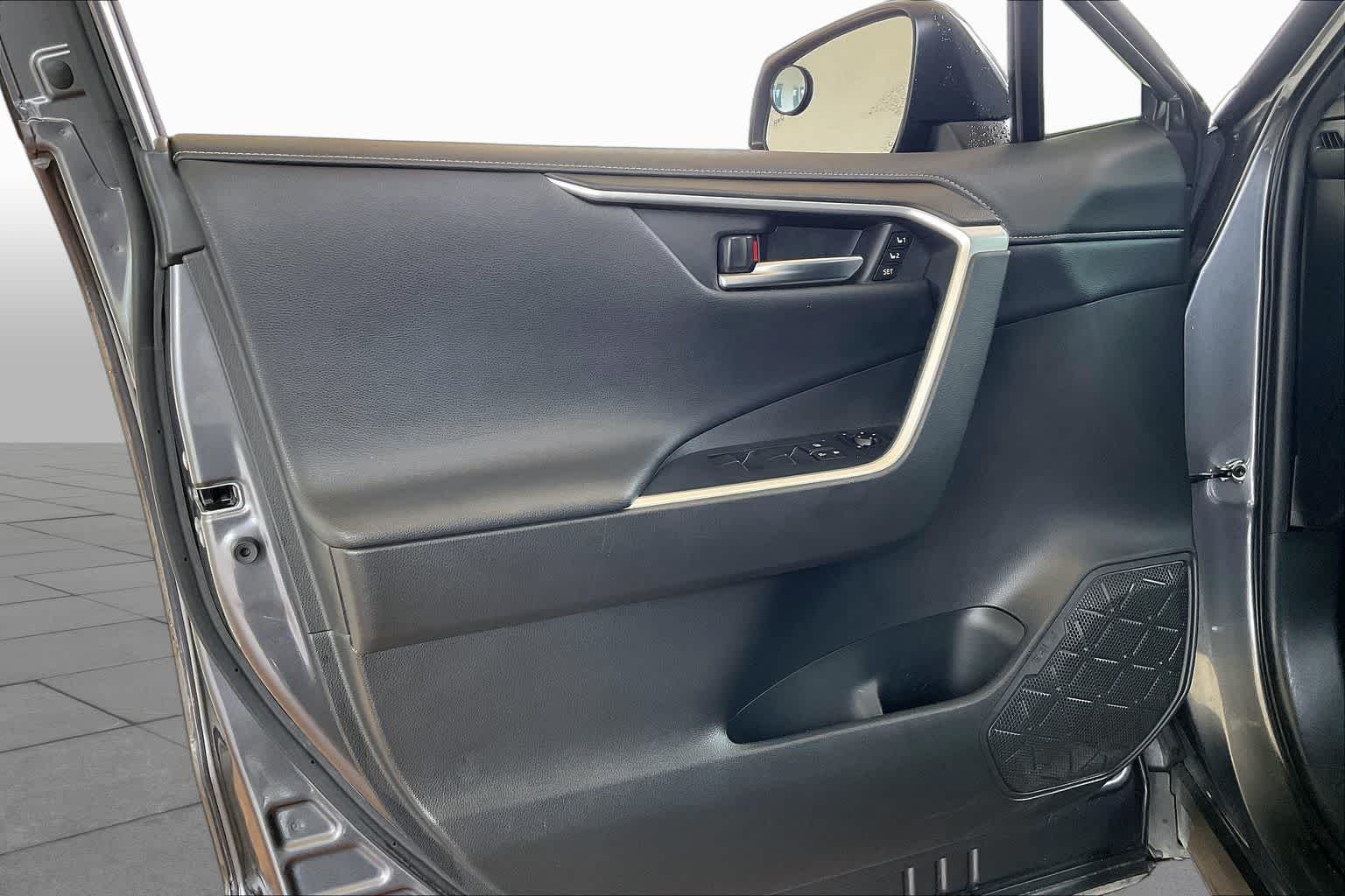 Used 2020 Magnetic Gray Metallic Toyota Hybrid Limited image 20